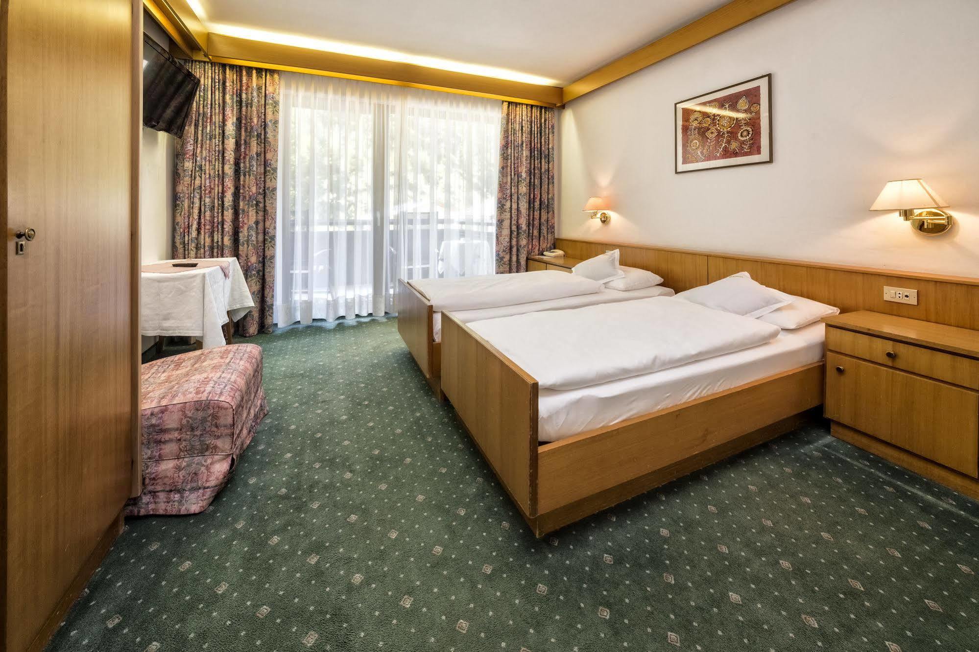 Hotel Armin Selva di Val Gardena Exterior foto